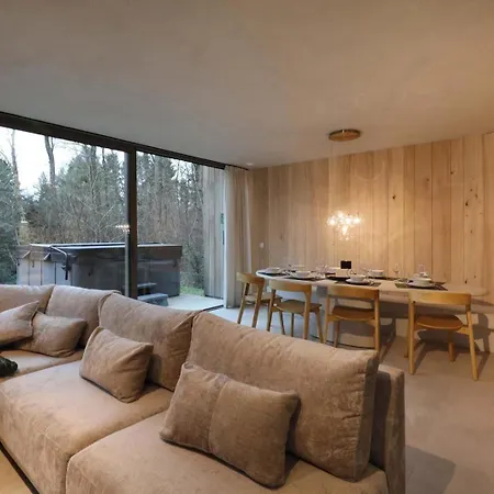 Met Jacuzzi - 8 Personen - Woodz Heusden-Zolder