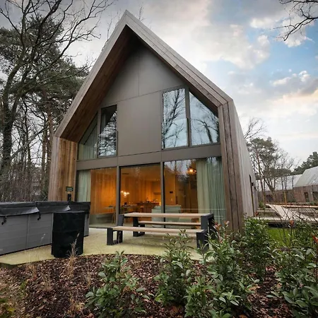 Villa Met Jacuzzi - 8 Personen - Woodz Heusden-Zolder