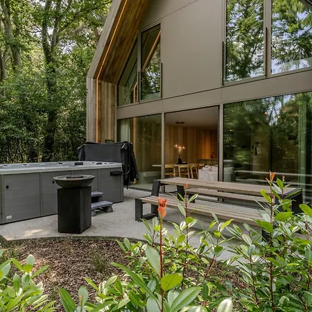 Met Jacuzzi - 8 Personen - Woodz Heusden-Zolder